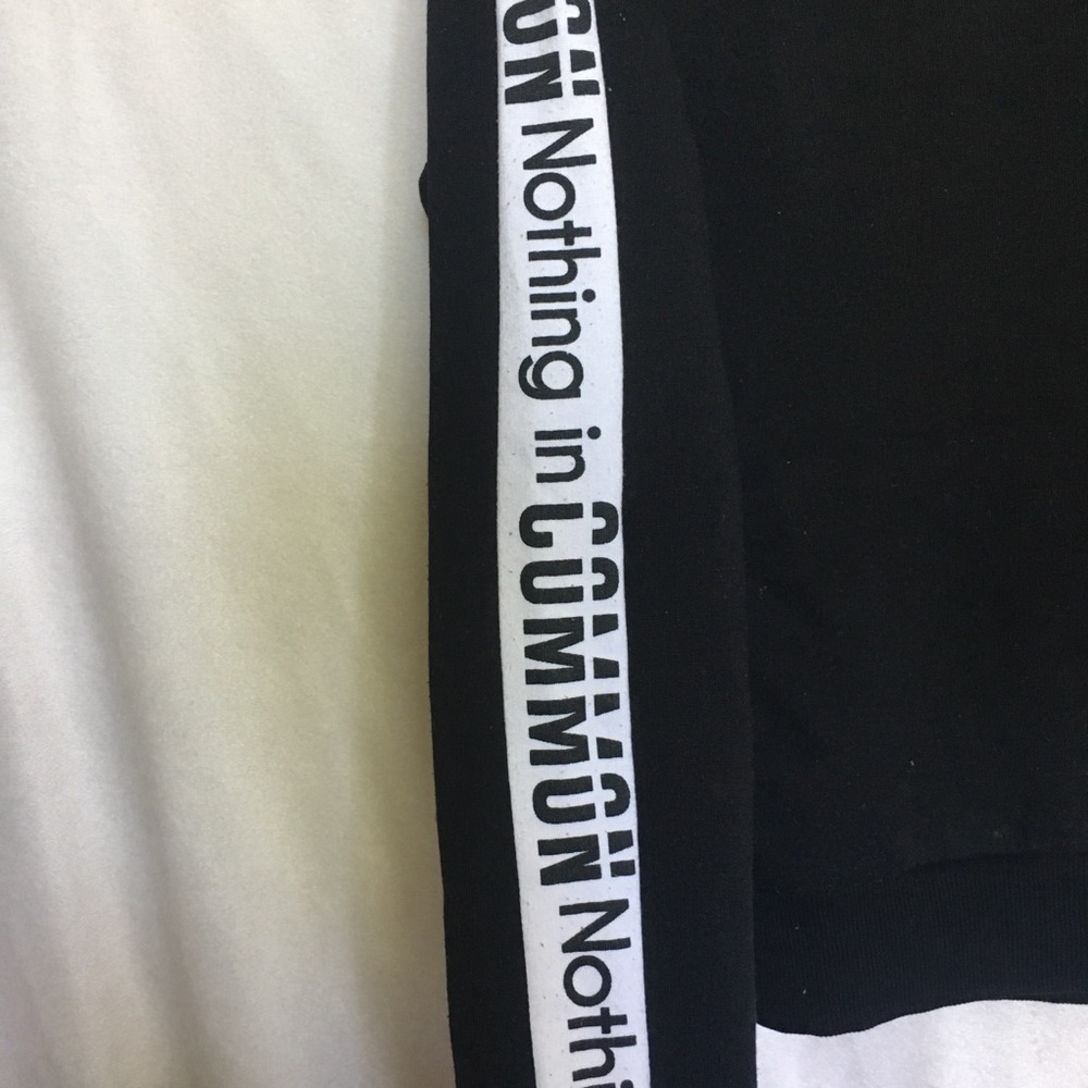 black crew neck sweatshirt - Picture 4 of 4